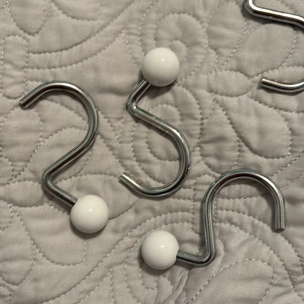 Shower curtain holders, silver with white balls ￼